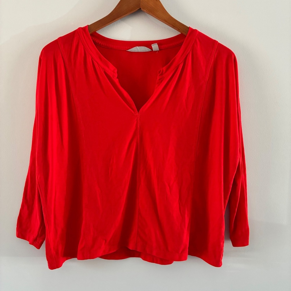 Athleta Top Womens XS Red Split V-Neck Long Sleeve Relaxed Fit Seam Detail
